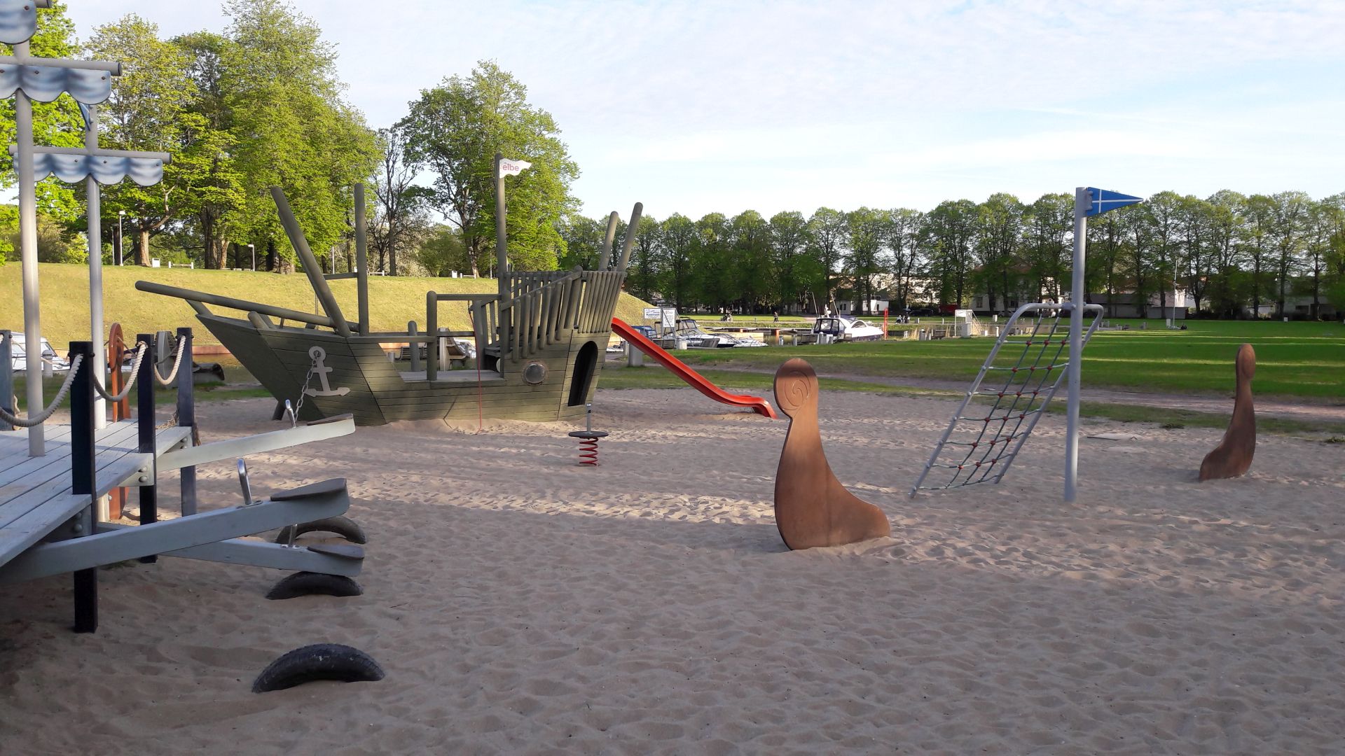 kids playground near vallikäär